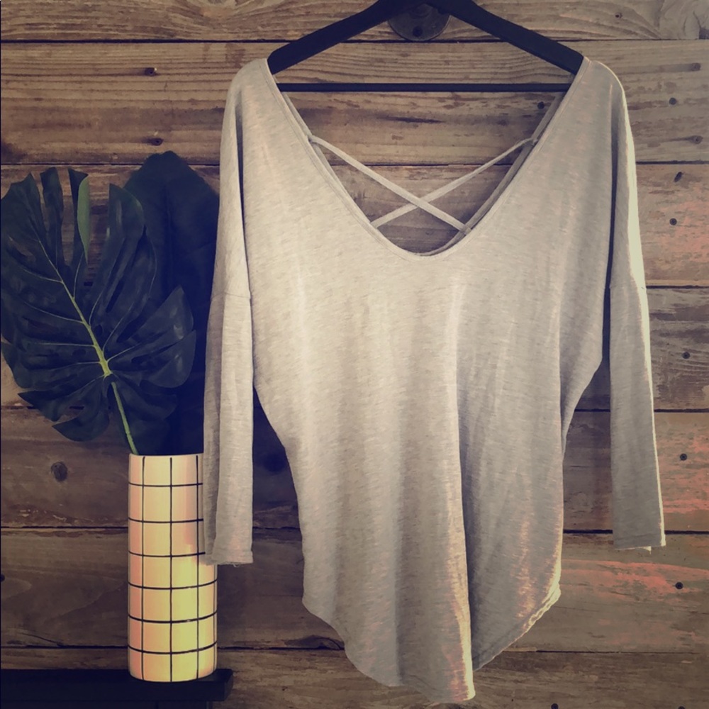 Rue21 Scoop Neck Gray Top size Small